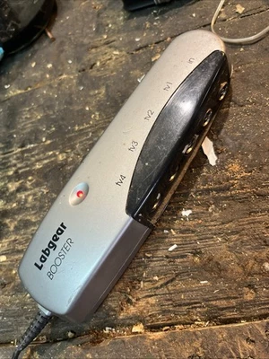 Labgear MSE143 4-Way TV/FM Signal Booster Silver & Black LED Indicator Portable - Image 1 of 4