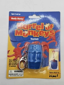 NEU/VERSIEGELT Vintage Hasbro Mini Fass Affen Schlüsselanhänger Spielzeug Basic Fun Neu in Verpackung - Bild 1 von 2