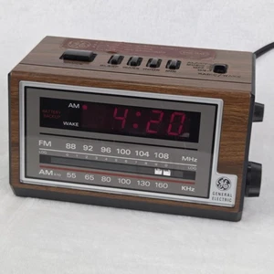Vintage GE 7-4601A AM/FM Clock Radio Woodgrain – Tested & Working - Picture 1 of 13