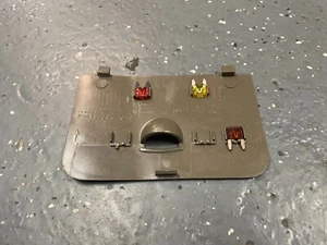 1993-95 JEEP GRAND CHEROKEE FUSE BOX DOOR LID COVER, PASSNGERS END OF DASH BROWN - Bild 1 von 4