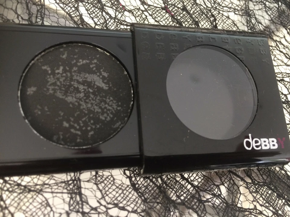 Debby Colorcase Ombretto Mono Ricco Di Pigmenti 02 Nero Argento - Immagine 1 di 1