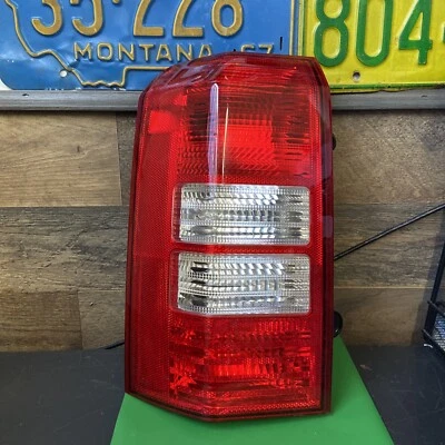 12-17 JEEP PATRIOT 08-14 JEEP COMPASS LANTERNA TRASEIRA ASSY LADO ESQUERDO MOPAR 05160365AA - Imagem 1 de 4