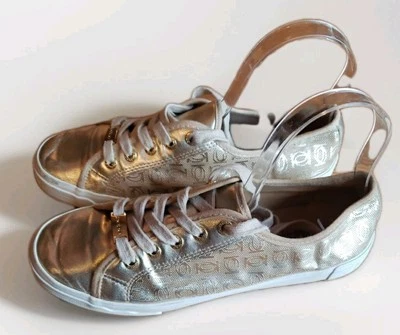 ZAPATOS DEPORTIVOS BEBE DANE LOGO METALIZADO DORADO CON CORDONES PARA MUJER Talla 10 Foto 1 de 4