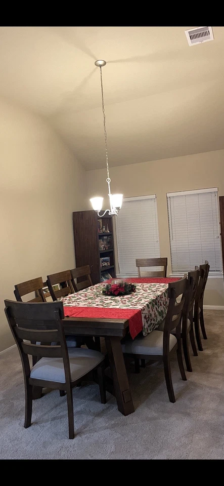 Mesa de comedor con 8 sillas, muy buen estado, sin precio fijado  Foto 1 de 1