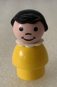 Niña Fisher Price Little People vintage: vestido amarillo, pelo negro - Imagen 1 de 4