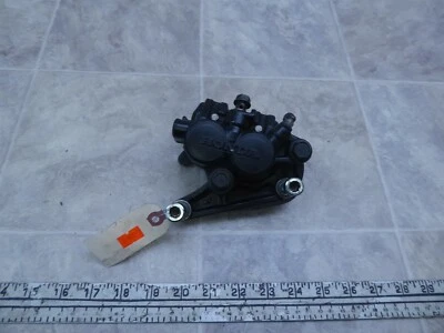 1984 Honda CB650SC Nighthawk H384-1) front right brake caliper - Изображение 1 из 4