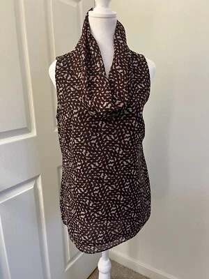 Blusa Cabi Venus Top Rojo Beige Patrón Capucha Cuello Sin Mangas Ropa de Trabajo Talla Pequeña Foto 1 de 4