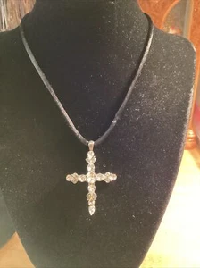 Rober Rose Cross Necklace - Picture 1 of 5