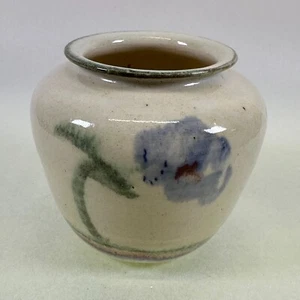 Studio Pottery hand Thrown Cream Vase - Signed - Picture 1 of 6