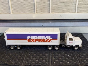 Vintage Federal Express Tractor Trailer Made By Ertl USA - Picture 1 of 7