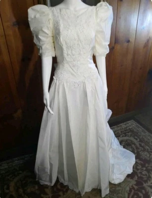 Alfred Angelo 婚礼礼服尺寸 4 超长 Traffeta Bateau 领 #29 — 第 1/4 张图片