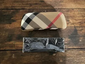 Genuine Burberry Nova Check Plaid Hard Clamshell Case Glasses Eyeglasses & Wipe - Picture 1 of 5
