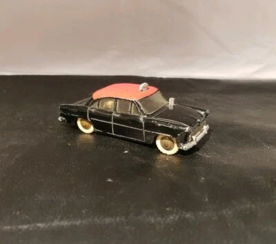 DINKY TOYS #24 ZT Simca Ariane Taxi  - Image 1 of 4
