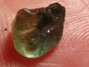 Sapphire Parti Color, Natural Faceting Sapphire, Rough 2.07 ct Sapphire. - Picture 1 of 8