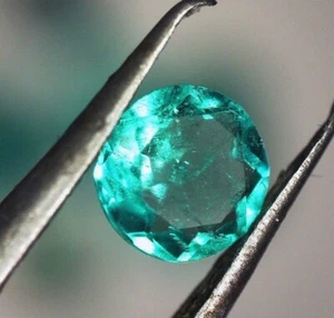 Esmeralda colombiana de 3 a 3.2 mm buen color - natural - Imagen 1 de 8