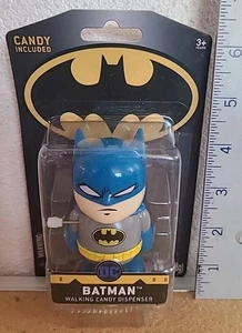 Nuevo DC Comics Batman Walking Candy Dispensador Golosina Calle Versión Amarilla - Imagen 1 de 8