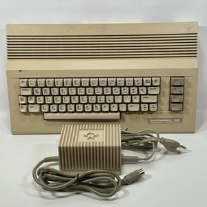 Teclado de computadora personal Commodore 64 de colección con fuente de alimentación *Encendido* - Imagen 1 de 17