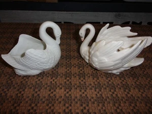 2 MAGNIFIQUE FIGURINE / JARDINIÈRE VIDE POCHE CYGNE EN BISCUIT / PORCELAINE - Foto 1 di 6