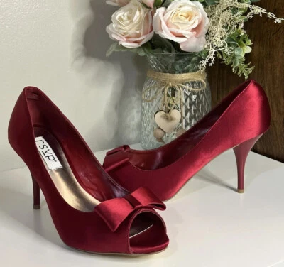 RSVP Tacones de aguja rojos puntiagudos punta abierta lazo satinado 8 nuevos sin etiquetas Foto 1 de 4
