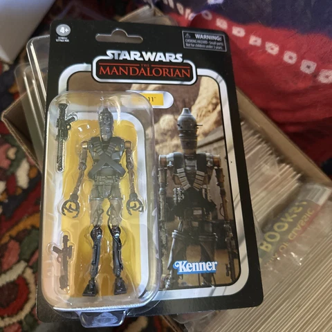 IG-11 VC206 Star Wars The Mandalorian Vintage Collection W Clamshell Cover