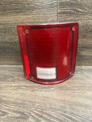 Chevrolet, GMC, C1500 : 1973, 1974, 1975, 1976 - 1987, Right Taillight Lens - Image 1 of 4