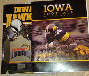 2001 und 2002 IOWA HAWKEYE Spring Football Media Guides. Guter Zustand. - Bild 1 von 1