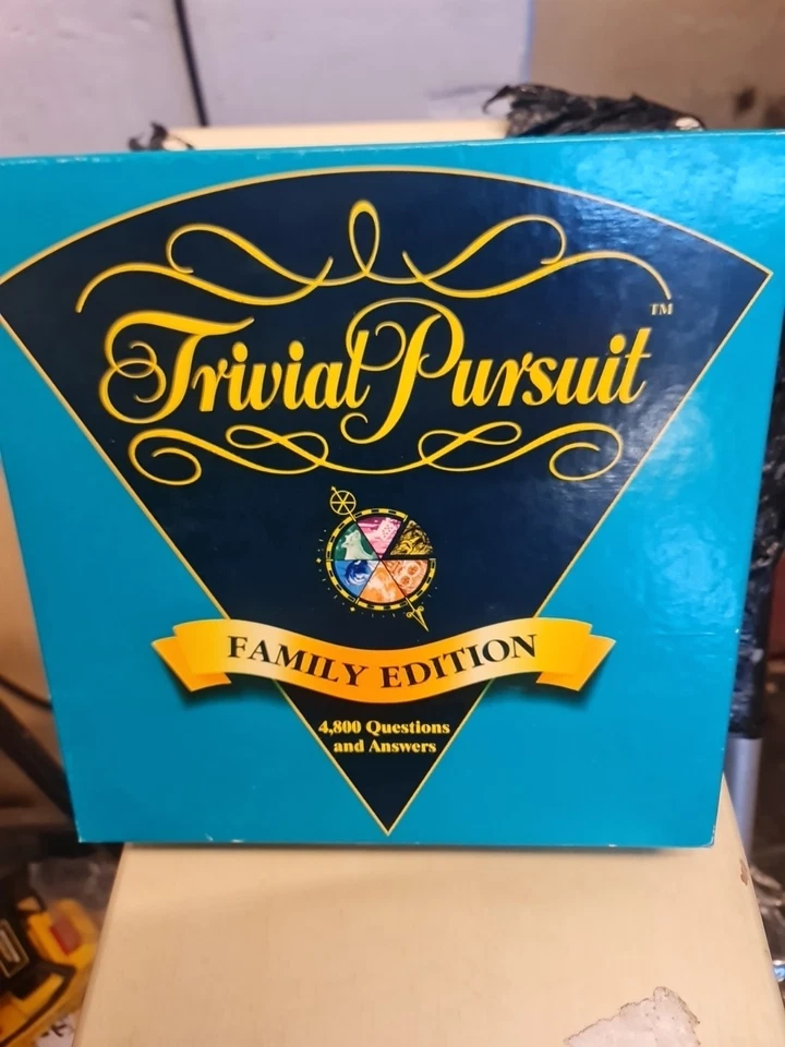 391. VINTAGE 1995 TRIVIAL PURSUIT FAMILY EDITION  Some CARDS SEALED  - Image 1 of 1
