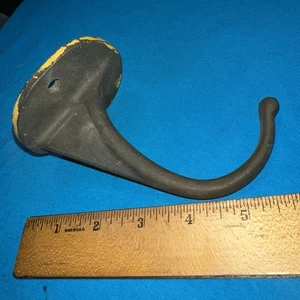 Appendiabiti vintage ottone massiccio montaggio a parete industriale 4,25” gancio cappello, accappatoio ecc. - Foto 1 di 9