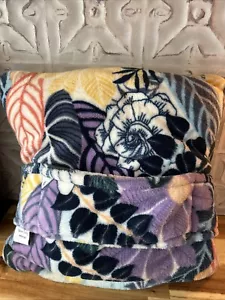 Almohada/manta polar de viaje Vera Bradley ALOHA BLOOMS LAVANDA 60 por 45 nueva sin etiquetas - Imagen 1 de 3