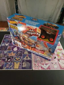 Mattel HNB93 Hot Wheels Monster Trucks Arena Smashers Tiger Shark Spin-Out - Picture 1 of 5