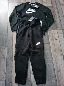 Nike Garcons Boys Tracksuit Size Medium 137-147cm Brand New - Picture 1 of 3