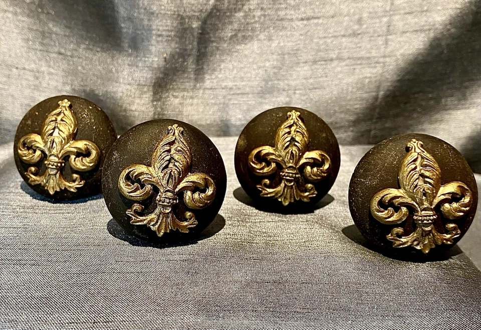 "Tiradores, perillas, herrajes de cajón de metal vintage Fleur De Lis de 2""" Foto 1 de 3