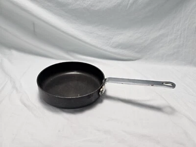 Sartén Meyer San Francisco GreyForge de 8 pulgadas hecha en Hong Kong Foto 1 de 4