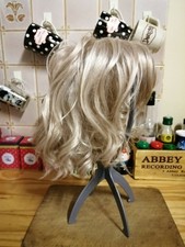 Jaclyn Smith wig. Malibu Waves. Colour: 101 Platinum Ash with beige highlights.