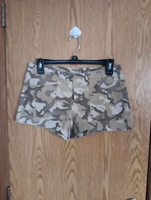 Damas Arizona Jean Co. Pantalones cortos cargo camuflaje talla. 5 Foto 1 de 4