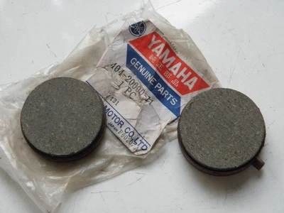Nuevo de Lote Antiguo Original Yamaha RD125 RX100 RD50 RS100 RD200 DX Pastilla de Disco de Freno Forro Foto 1 de 4
