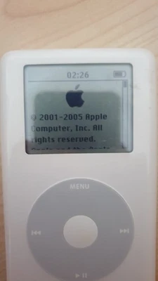 Apple iPod Classic 4th Generation 40GB White A1059 - Image 1 of 4