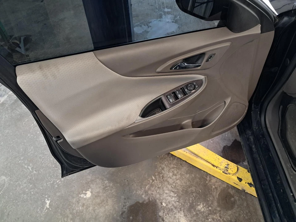 Used Front Left Door Interior Trim Panel fits: 2019 Chevrolet Malibu  Grade A Foto 1 de 4