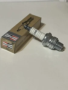 L82C Champion brand spark plug 811 - Picture 1 of 3