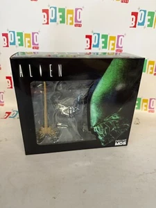 Mezco MDS Deluxe Alien Xenomorph Action Figure - Picture 1 of 1