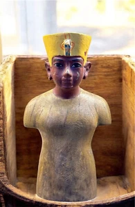 Egyptian Antiquities The Young King’s Tutankhamun’s Garment Fitting Statue BC - Picture 1 of 8