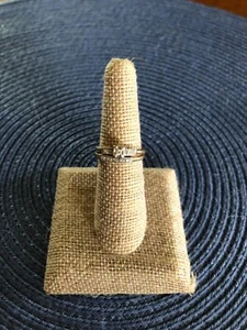 VINTAGE 14K GOLD WEDDING RING SET SIZE 6 WITH A SMALL DIAMOND IN THE CENTER - Picture 1 of 6