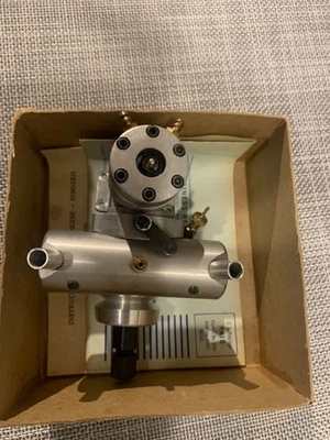 Vintage RC boat, NIB, K&B 3.5 Inboard Vintage Nitro Boat Engine - Image 1 of 4