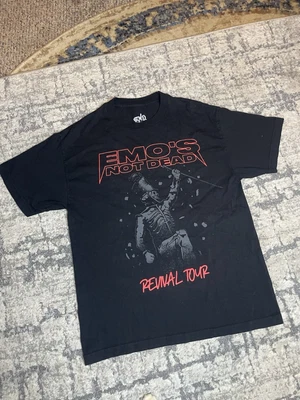 Camiseta Para Hombres Emo's Not Dead Revival Tour Negra Desfile Pepe Esqueleto Negra Talla M Foto 1 de 4