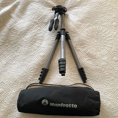 Manfrotto MKCOMPACTADV-BK Compact Advanced Tripod - mint condition + Bag - Image 1 of 3