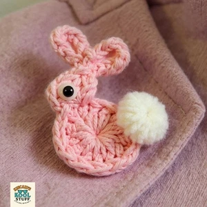 Broche prendedor vintage rosa de ganchillo conejo de pascua vacaciones hecho a mano regalo - Imagen 1 de 8