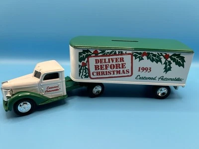 ERTL Eastwood 1948 Diamond T Cab with Trailer 1/25 Locking Coin Bank 1993 4897 - Image 1 of 4