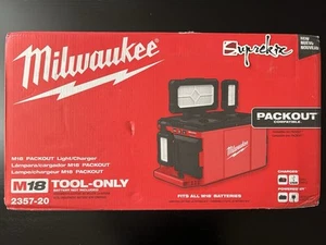 Milwaukee M18 18V Inalámbrico PACKOUT 3000 Lúmenes Luz LED Cargador Incorporado 2357-20 - Imagen 1 de 8
