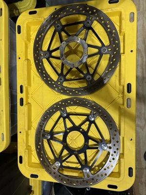 Rotores de freno delanteros OEM Ducati Streetfighter 1098 S Foto 1 de 4