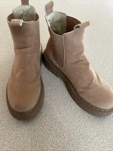 Women’s Unbranded Tan Suede Ankle Boot Tread Sole Elastic Side Size 245/US 6 - Picture 1 of 13
